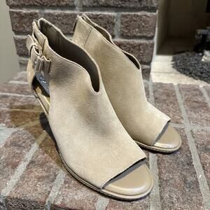 Vince Camuto Fareena Block Heel Open Toe Zip Closure Beige Suede size 11 #0076